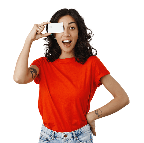 Imagem da mulher com cartão porto mix